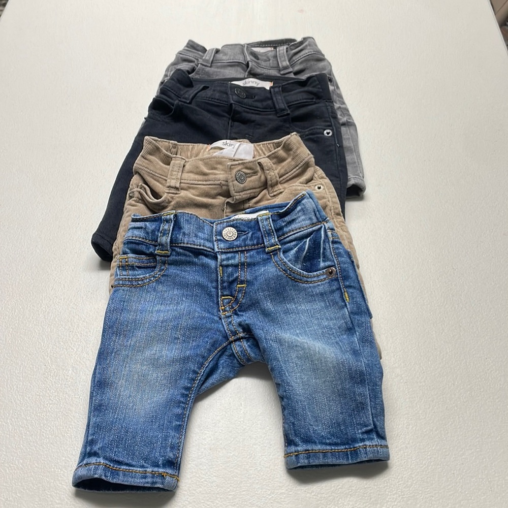 Gymboree skinny pants 0-3 months ( buying all four pants)